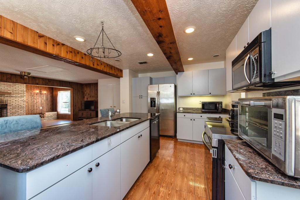 Listing photo id 12 for 16123 Lake Burrell Drive