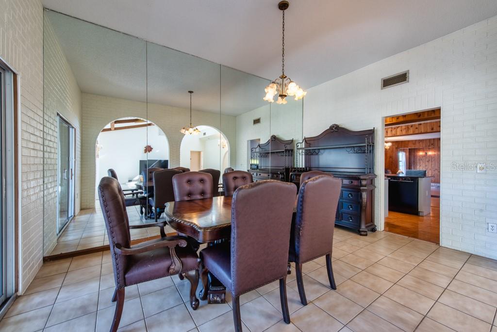 Listing photo id 15 for 16123 Lake Burrell Drive