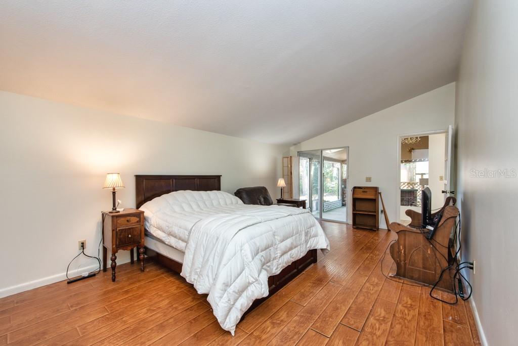 Listing photo id 18 for 16123 Lake Burrell Drive