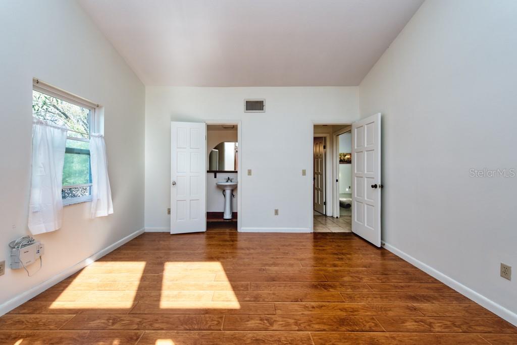 Listing photo id 21 for 16123 Lake Burrell Drive