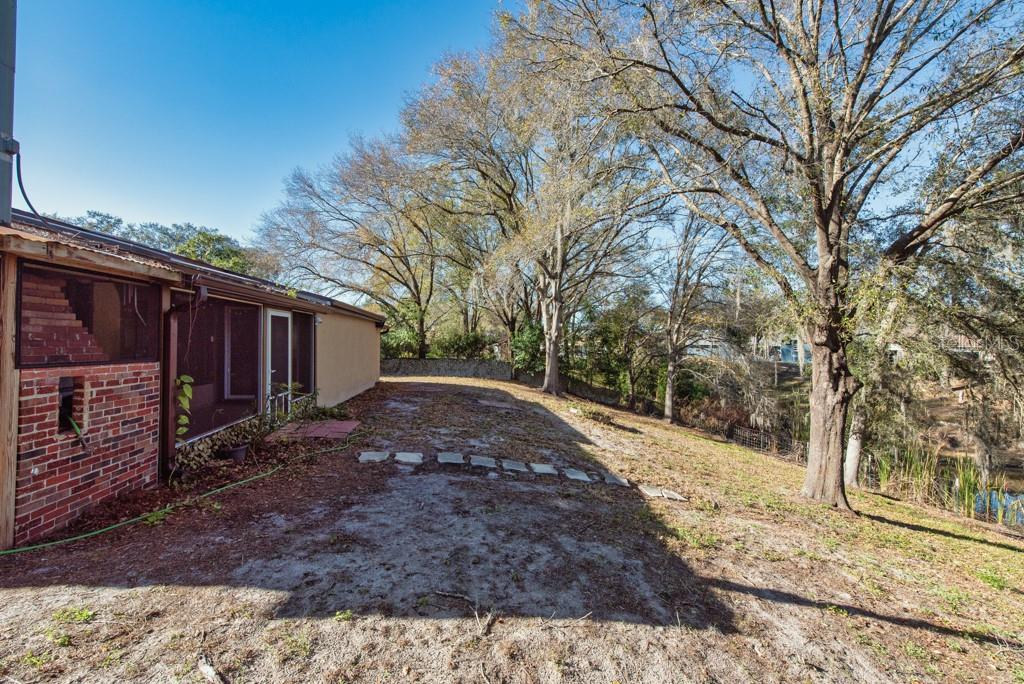 Listing photo id 27 for 16123 Lake Burrell Drive