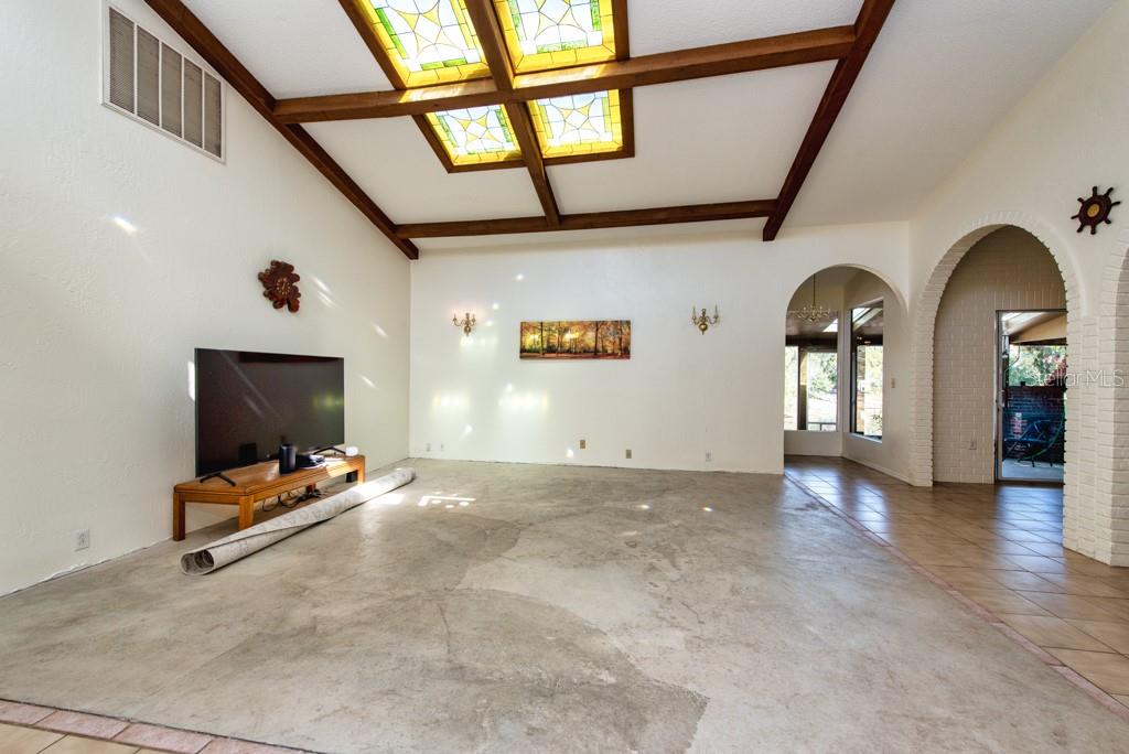 Listing photo id 1 for 16123 Lake Burrell Drive