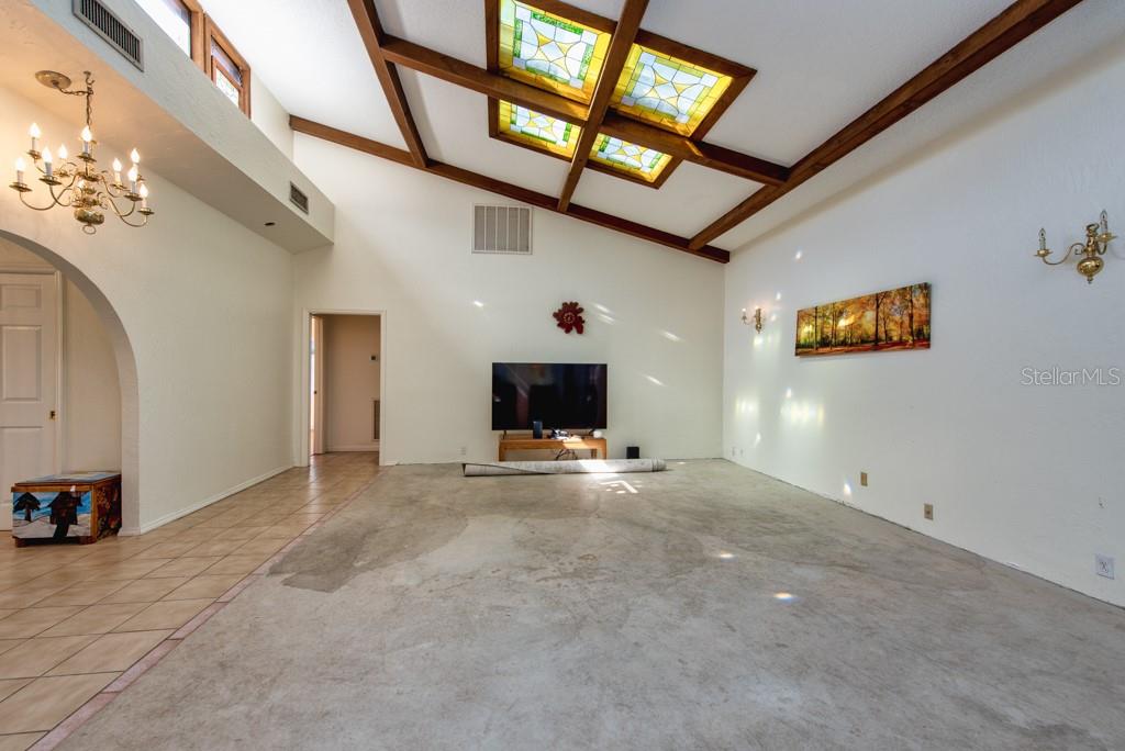 Listing photo id 2 for 16123 Lake Burrell Drive