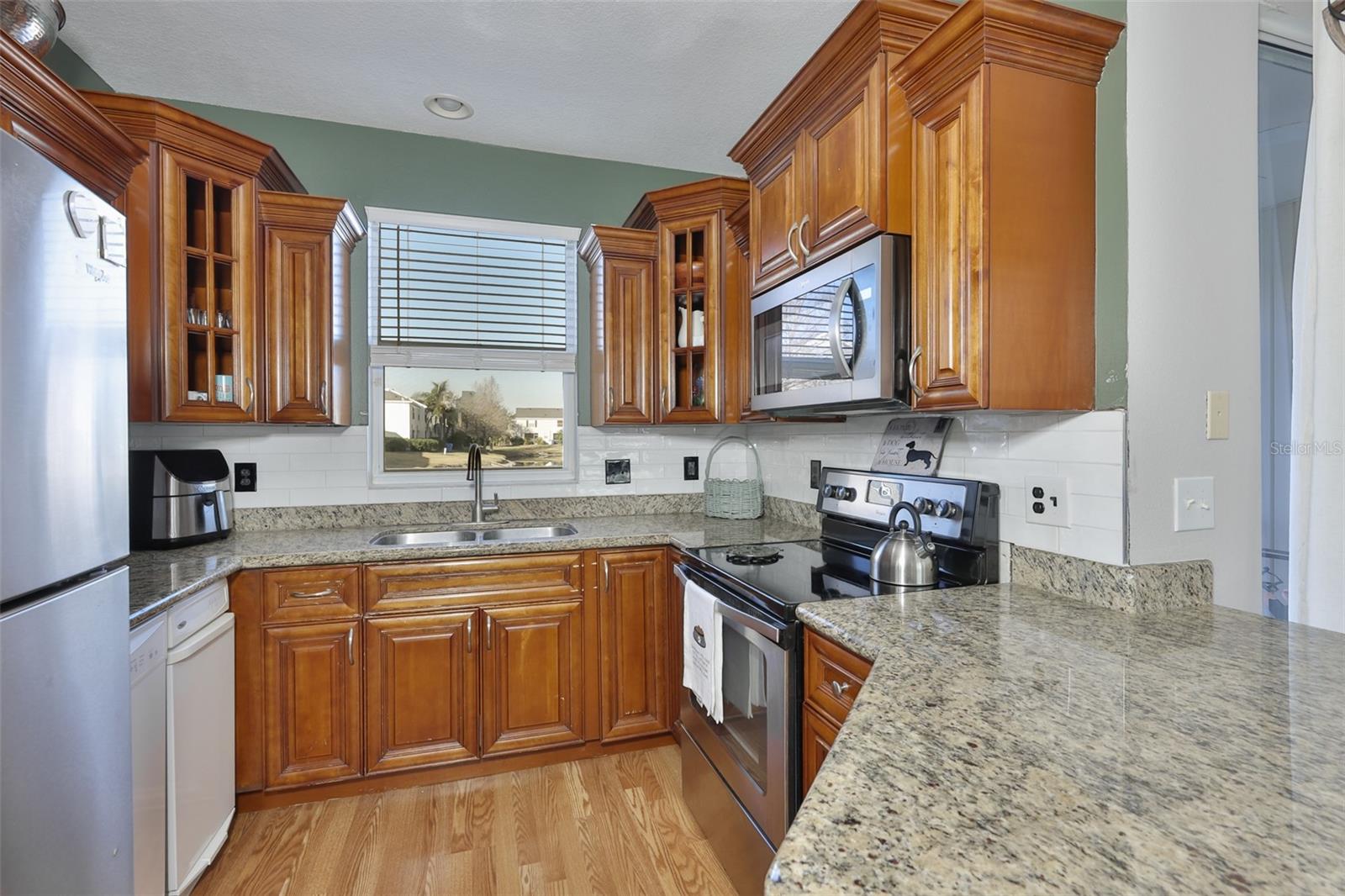 Listing photo id 8 for 12349 Country White Circle