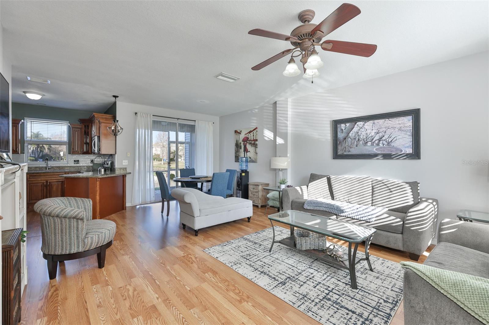 Listing photo id 1 for 12349 Country White Circle