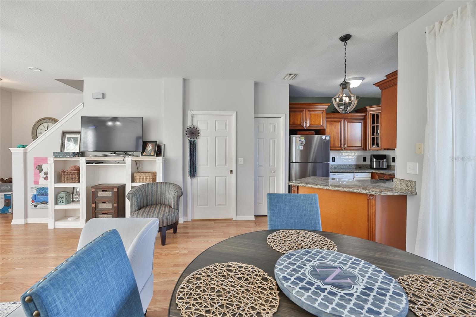 Listing photo id 5 for 12349 Country White Circle