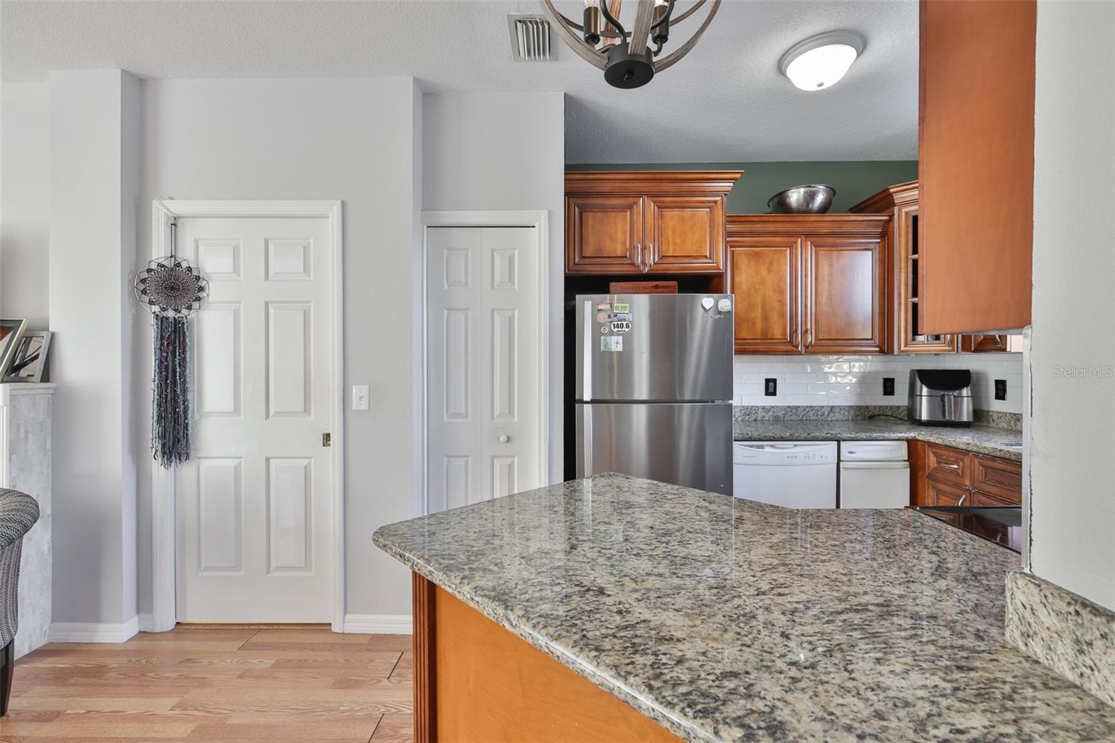 Listing photo id 6 for 12349 Country White Circle