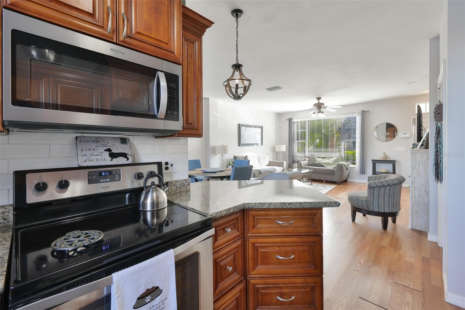 Listing photo id 7 for 12349 Country White Circle