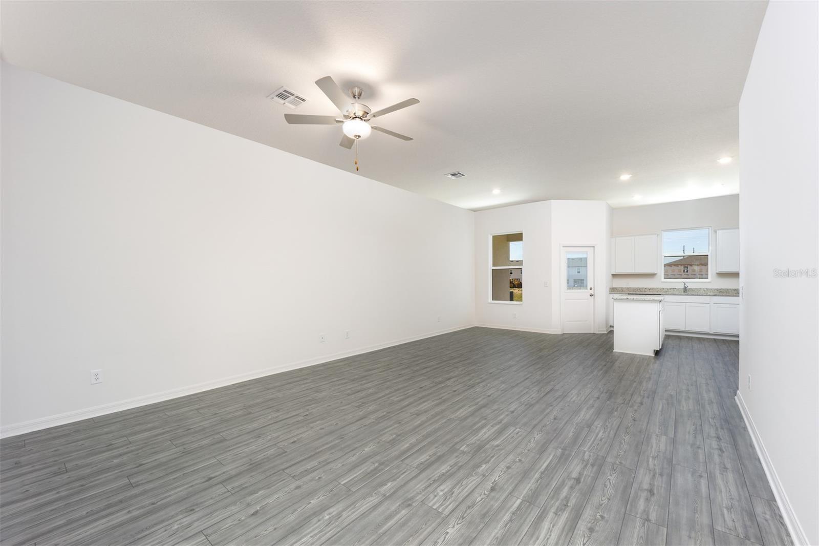 Image 4 of 16 For 703 Poppy Lane