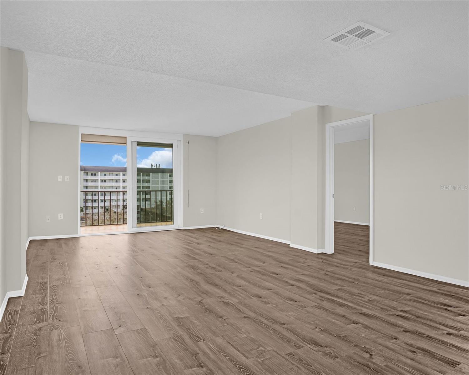 Image 16 of 32 For 9 Haig Place 612