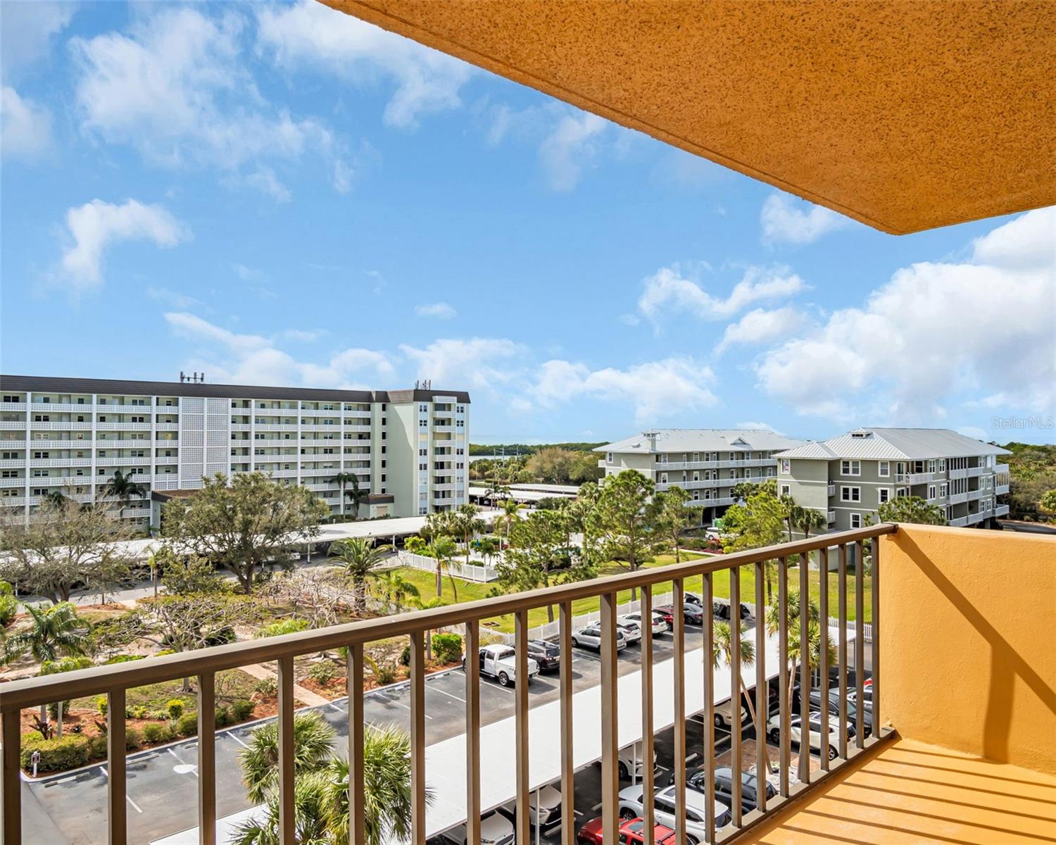 Image 2 of 32 For 9 Haig Place 612