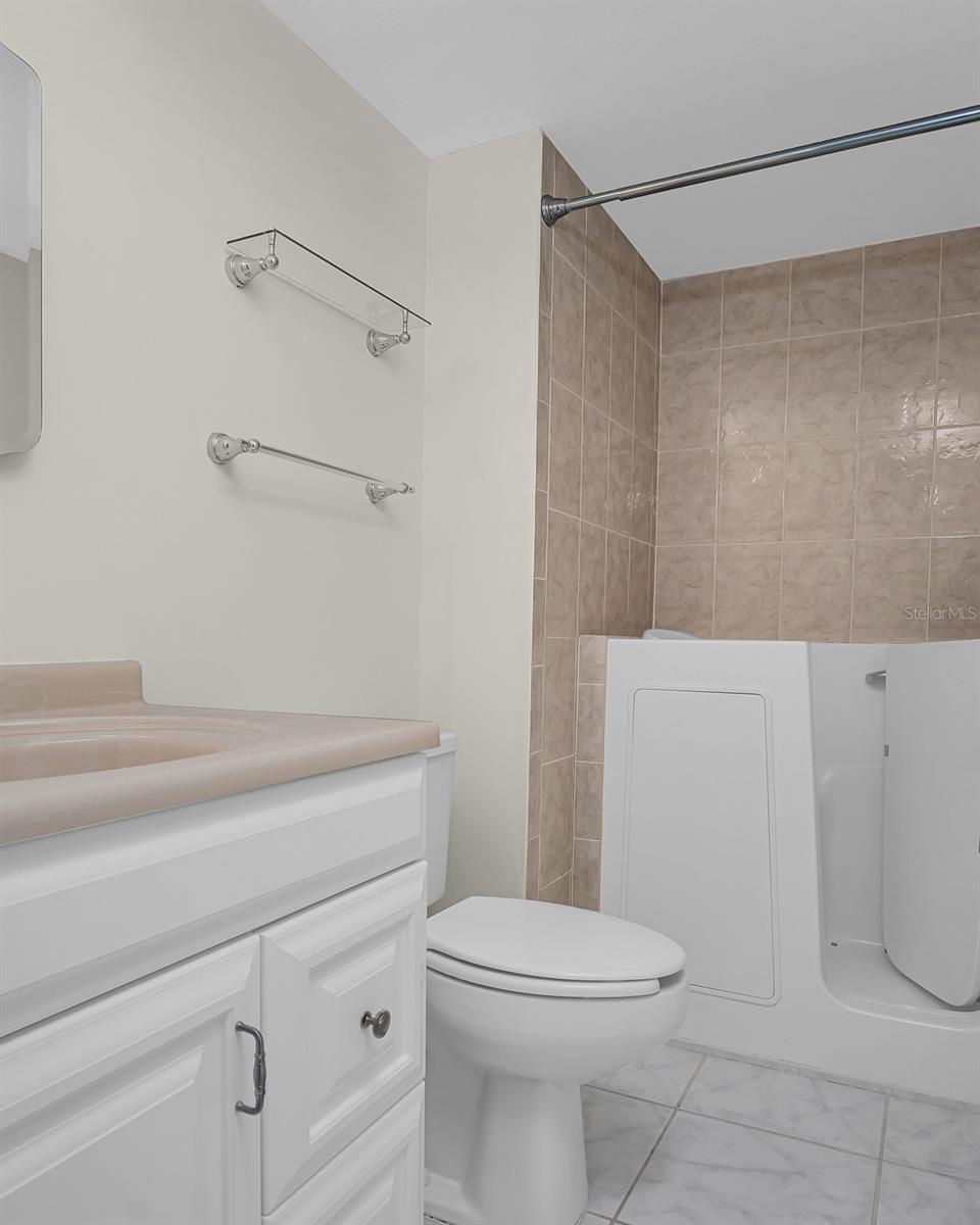 Image 24 of 32 For 9 Haig Place 612