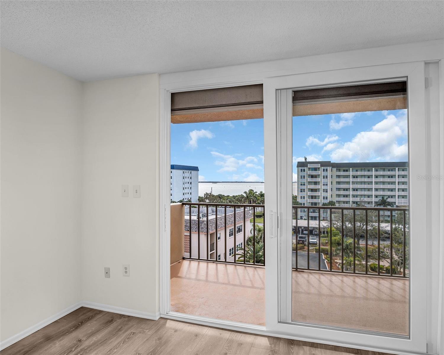 Image 4 of 32 For 9 Haig Place 612