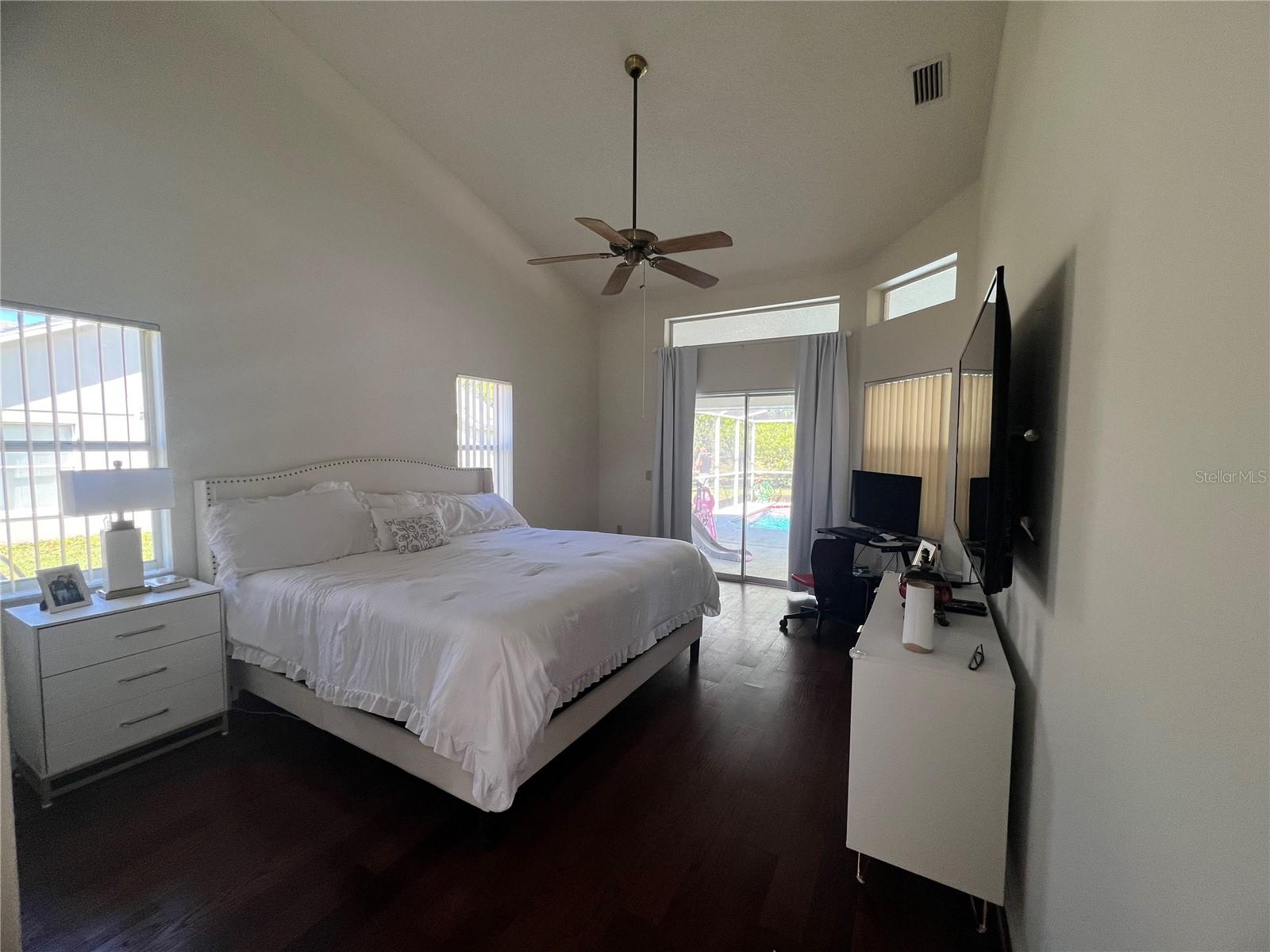 Listing photo id 15 for 14189 Cornewall Lane