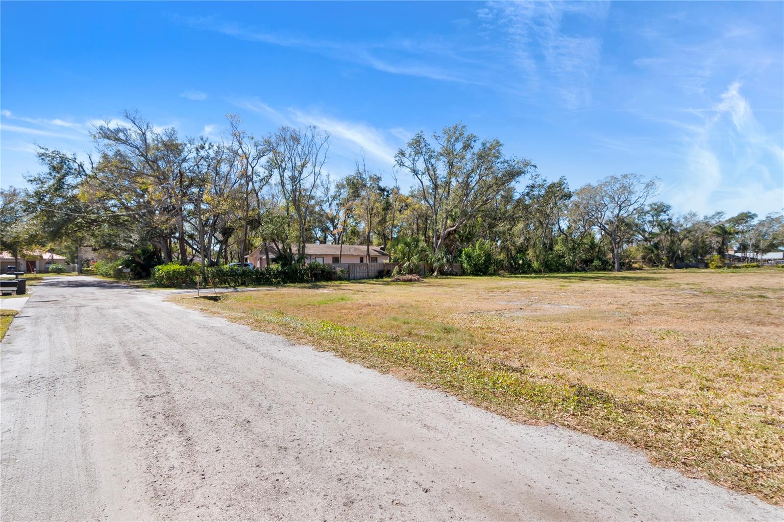 Listing photo id 2 for 11050 59th Street N