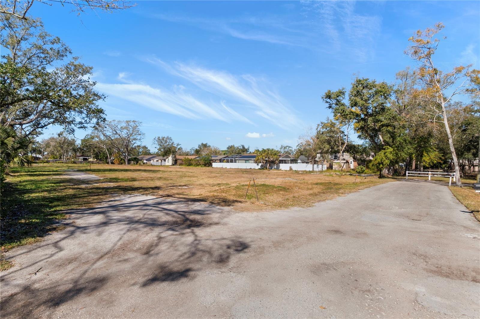 Listing photo id 3 for 11050 59th Street N