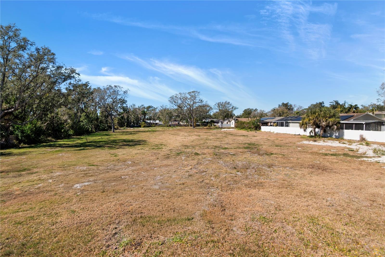 Listing photo id 4 for 11050 59th Street N