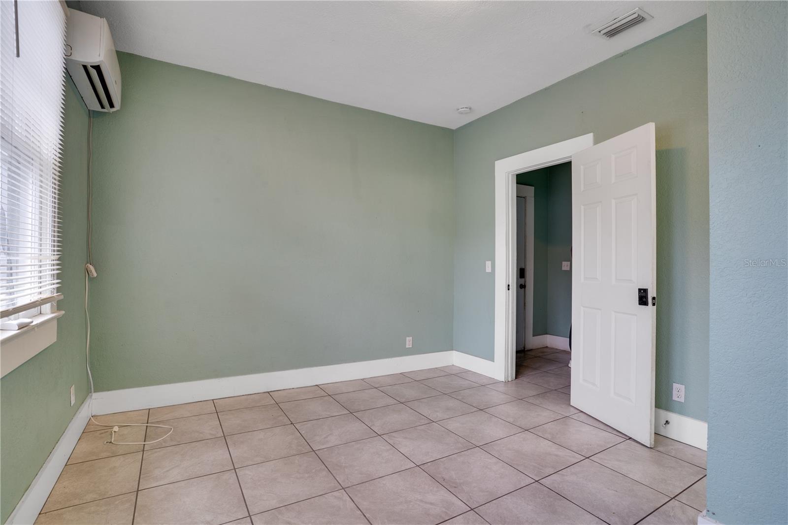 Listing photo id 12 for 316 Columbus Drive