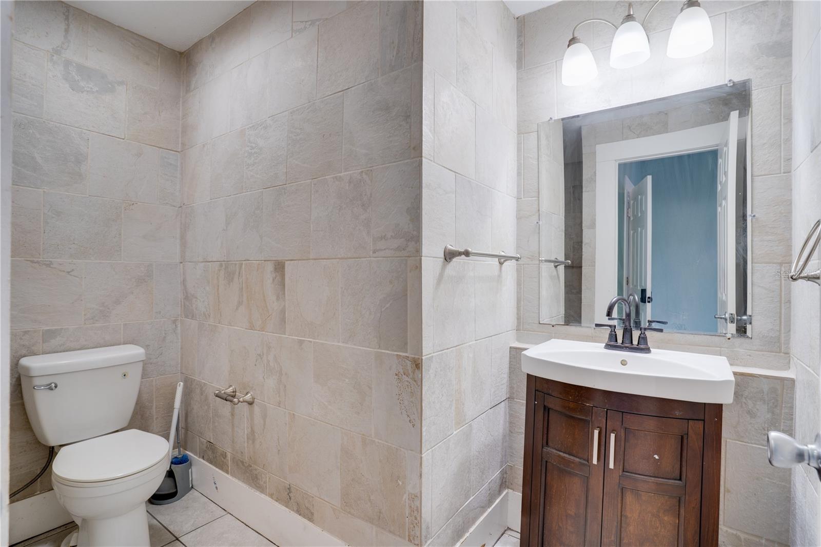 Listing photo id 13 for 316 Columbus Drive