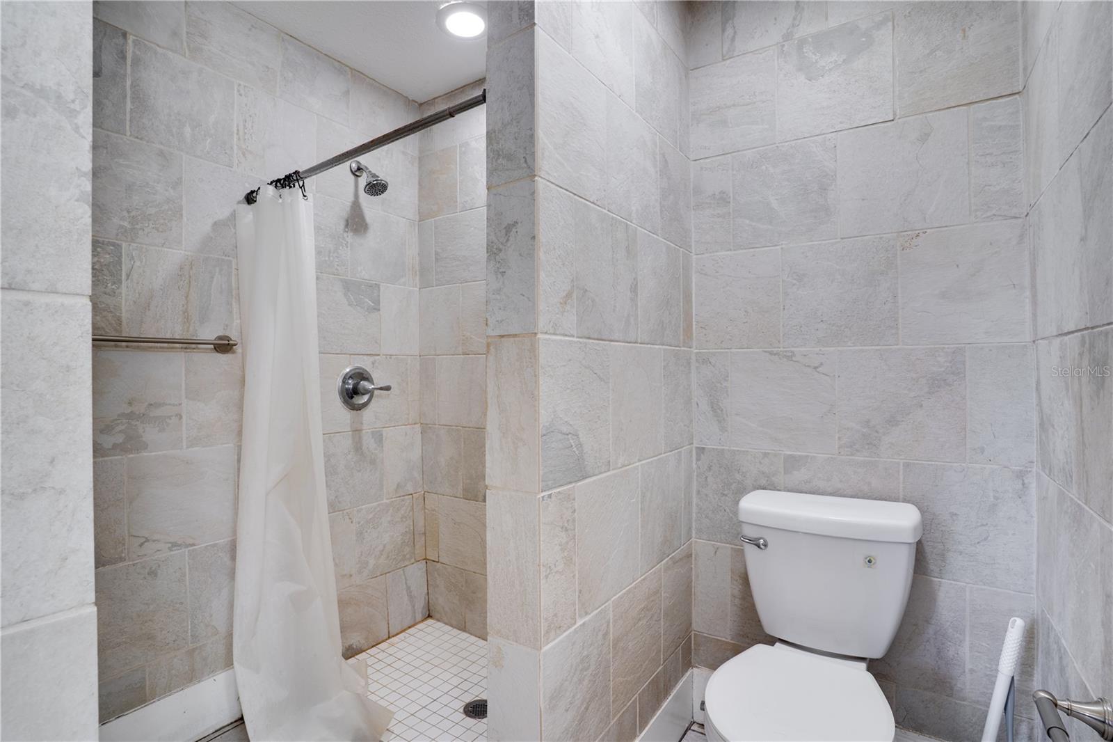 Listing photo id 14 for 316 Columbus Drive