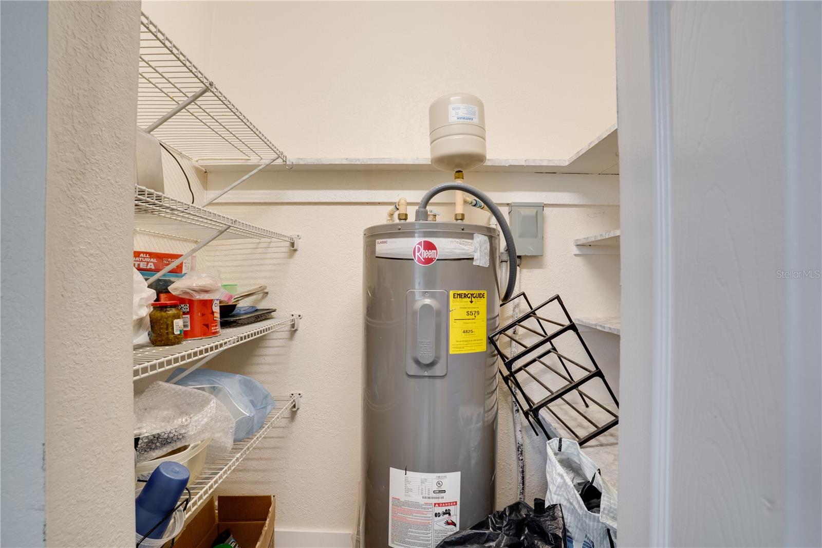 Listing photo id 15 for 316 Columbus Drive