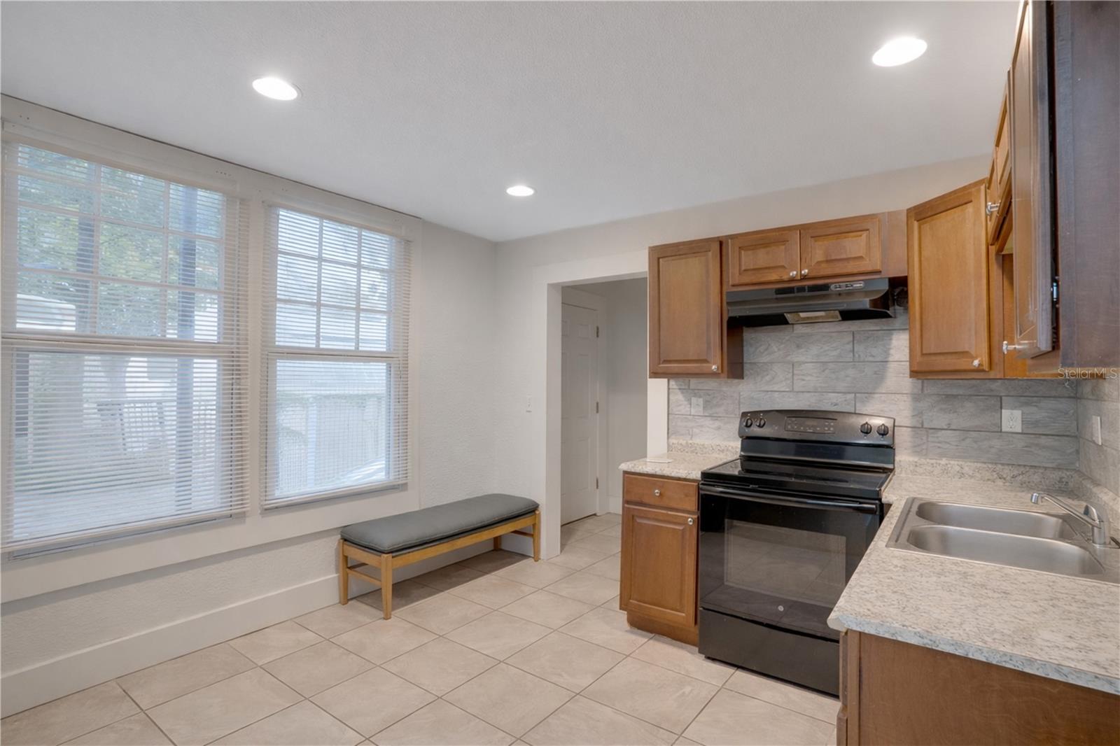 Listing photo id 18 for 316 Columbus Drive