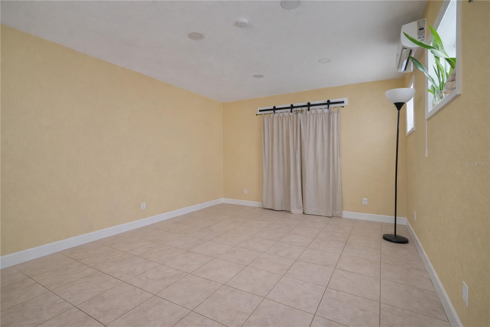 Listing photo id 25 for 316 Columbus Drive