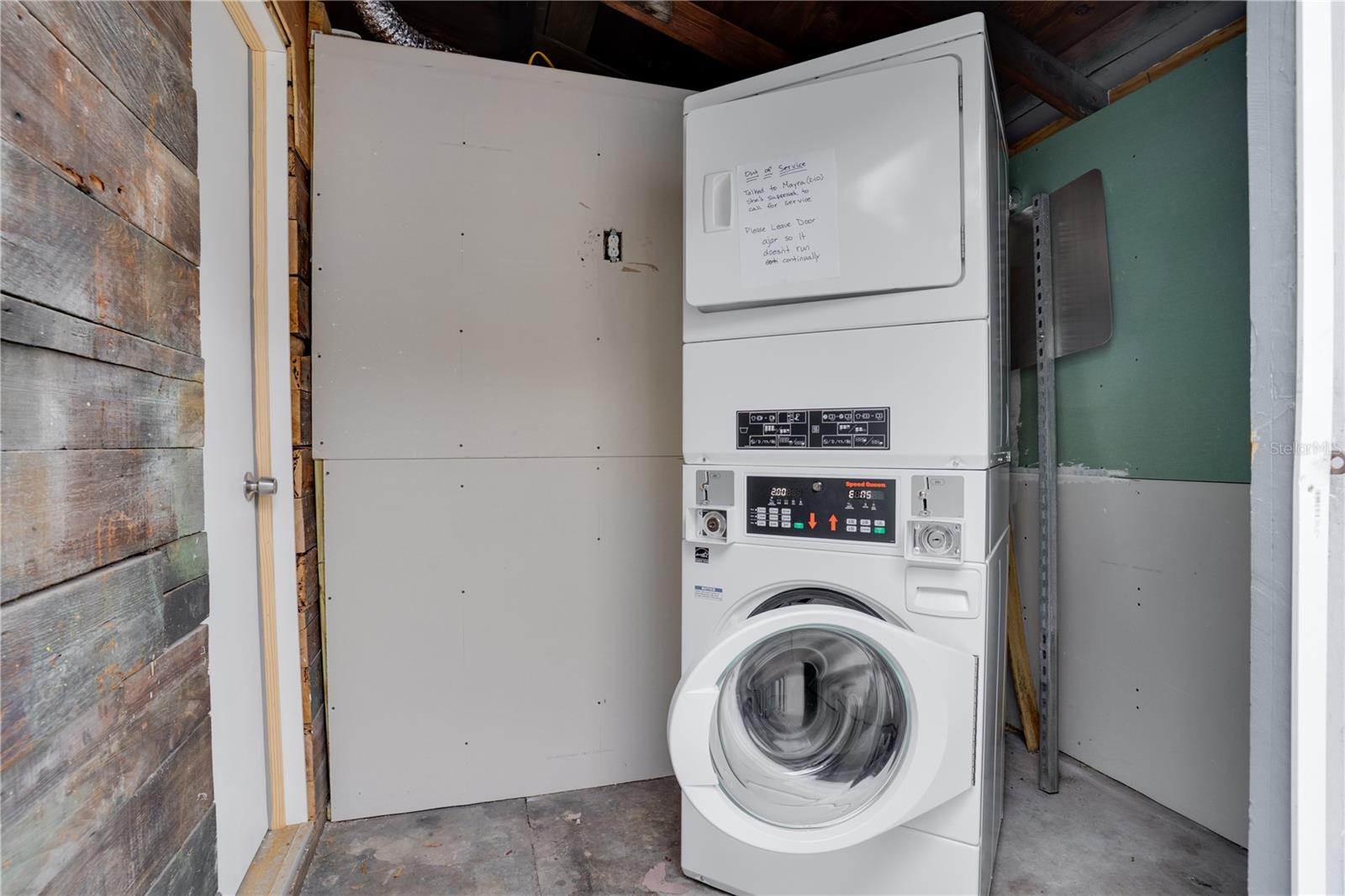 Listing photo id 29 for 316 Columbus Drive