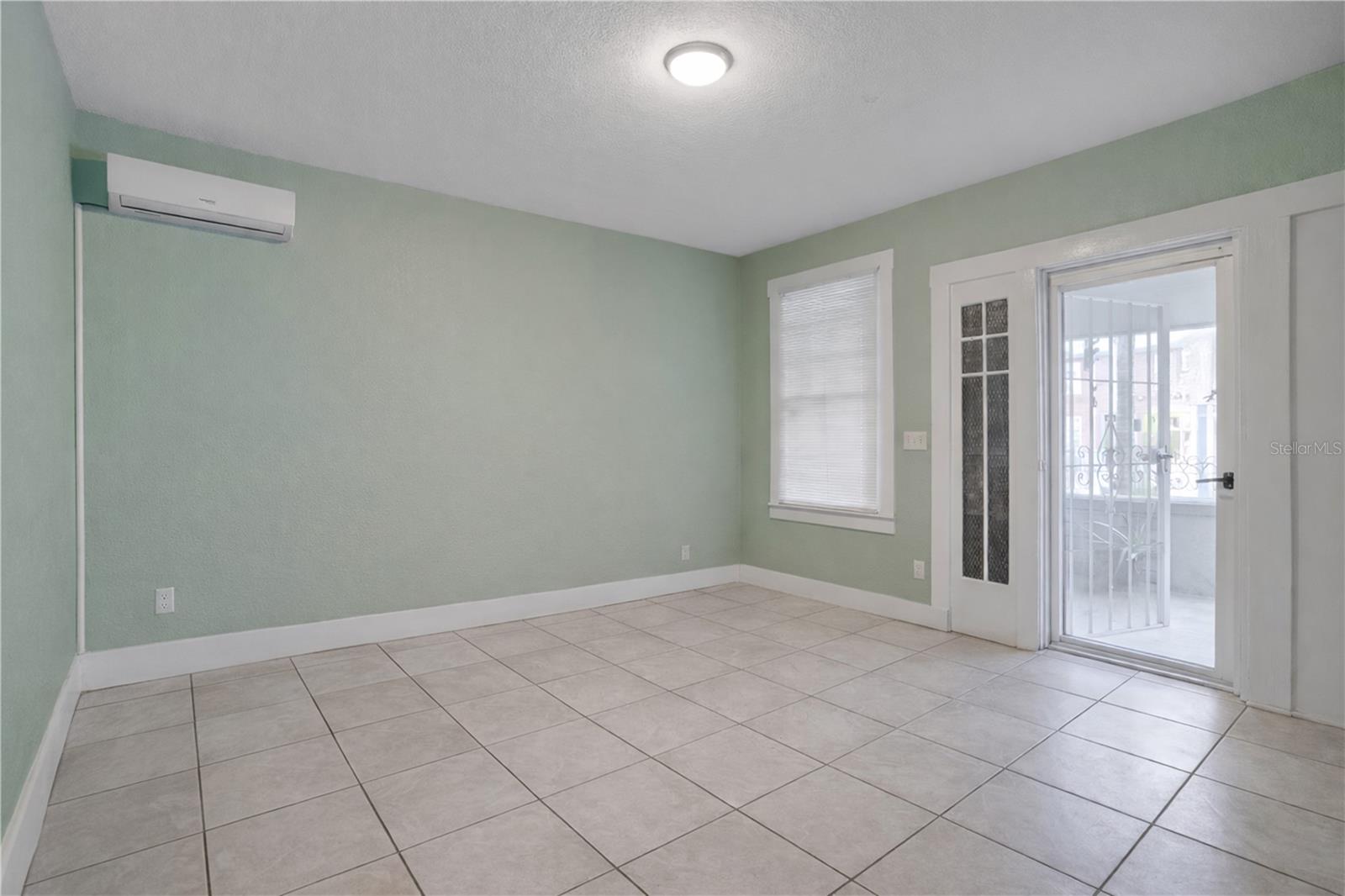 Listing photo id 2 for 316 Columbus Drive