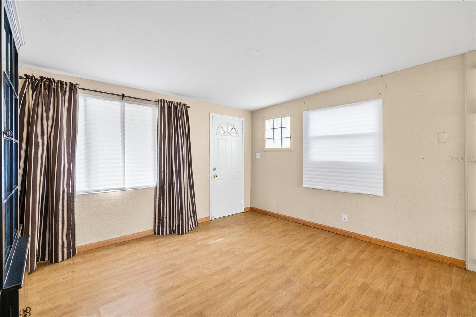 Image 8 of 29 For 10473 113th Avenue