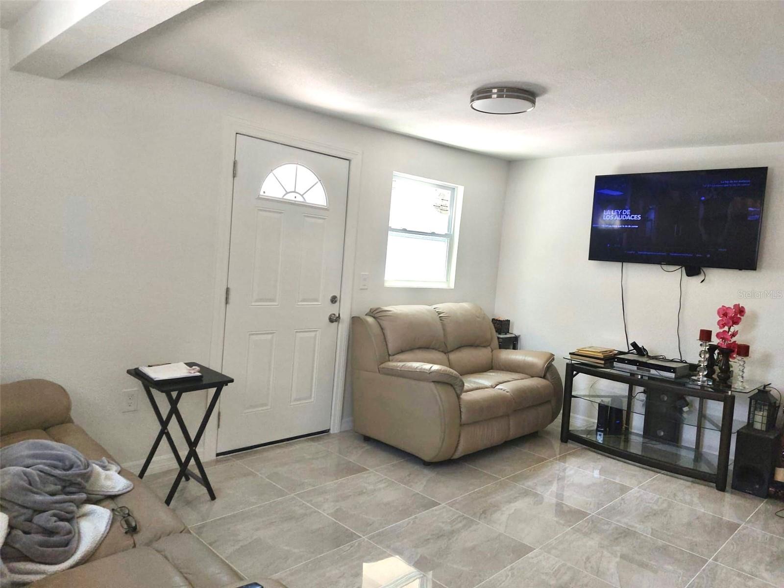 Image 2 of 41 For 2136 Rambla Street