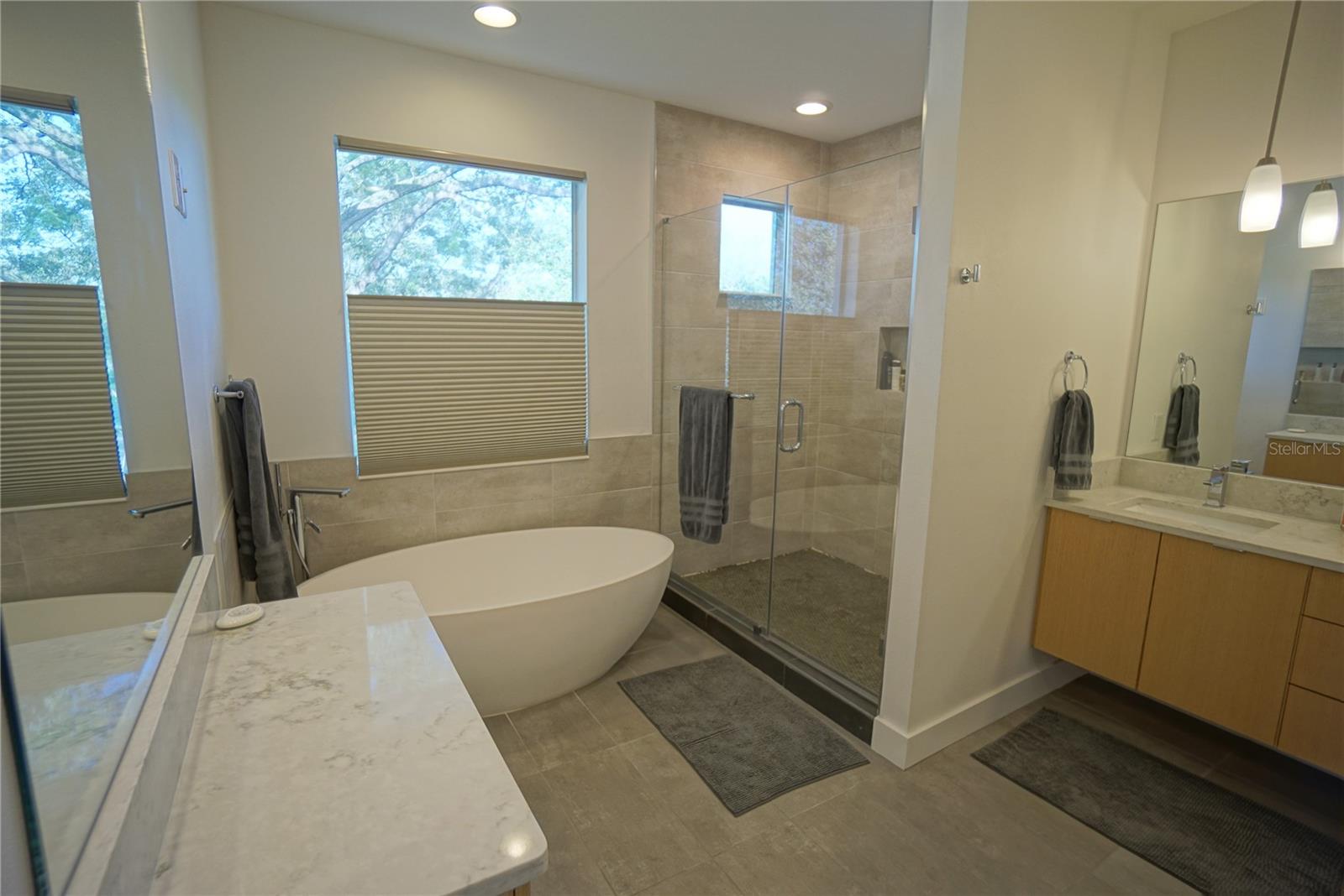 Image 13 of 24 For 209 Trask Street