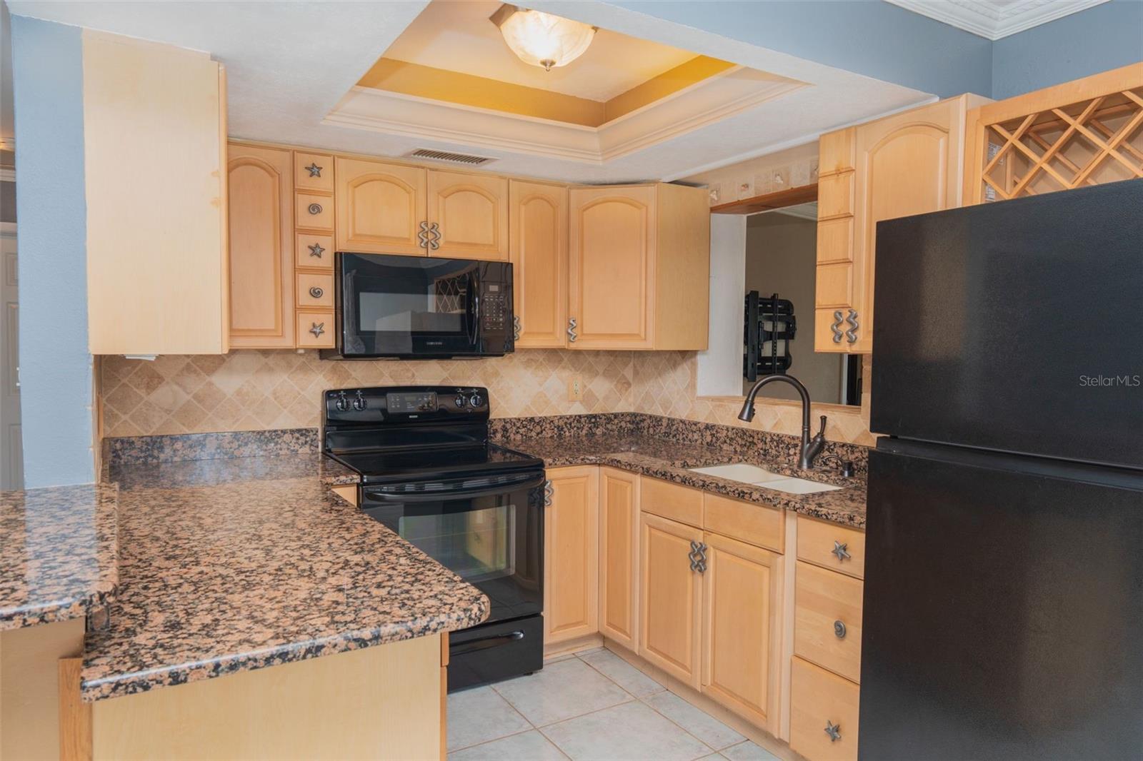 Image 12 of 40 For 619 Garland Street N