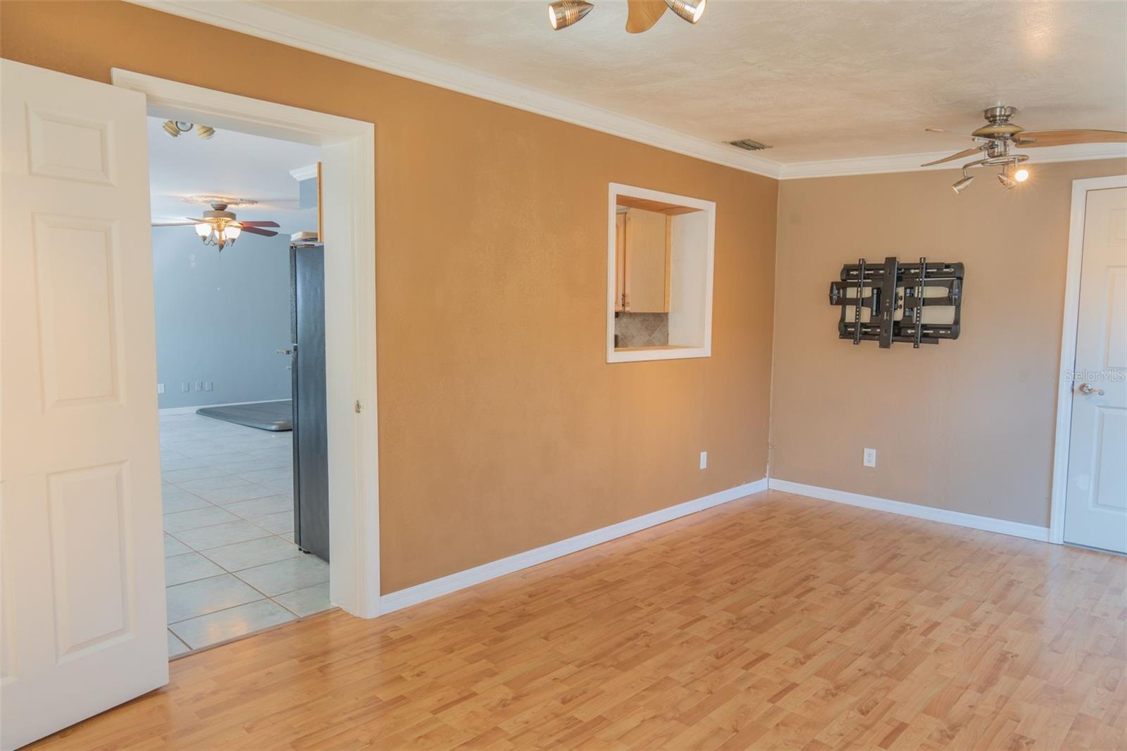 Image 19 of 40 For 619 Garland Street N