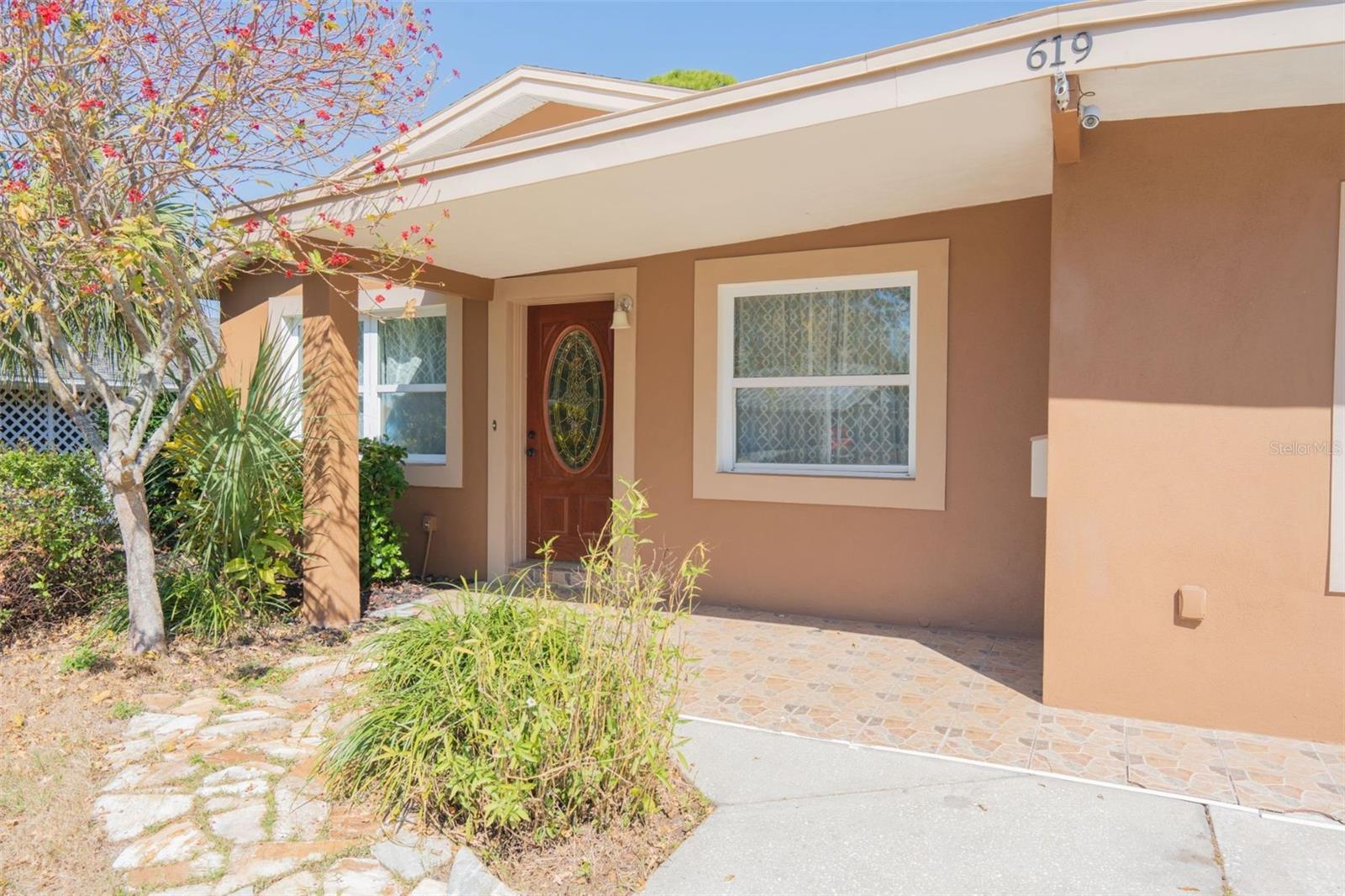 Image 2 of 40 For 619 Garland Street N