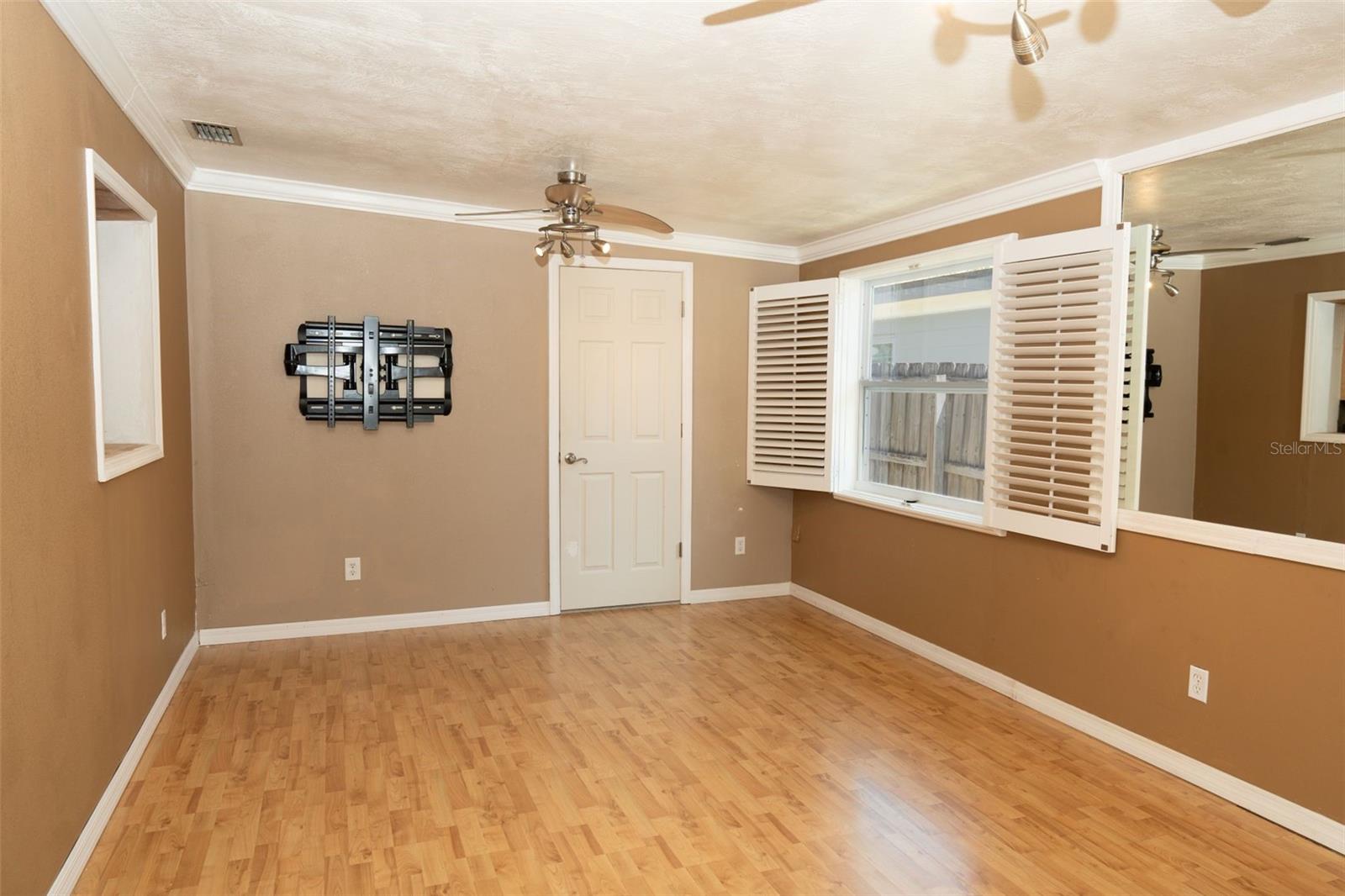 Image 20 of 40 For 619 Garland Street N