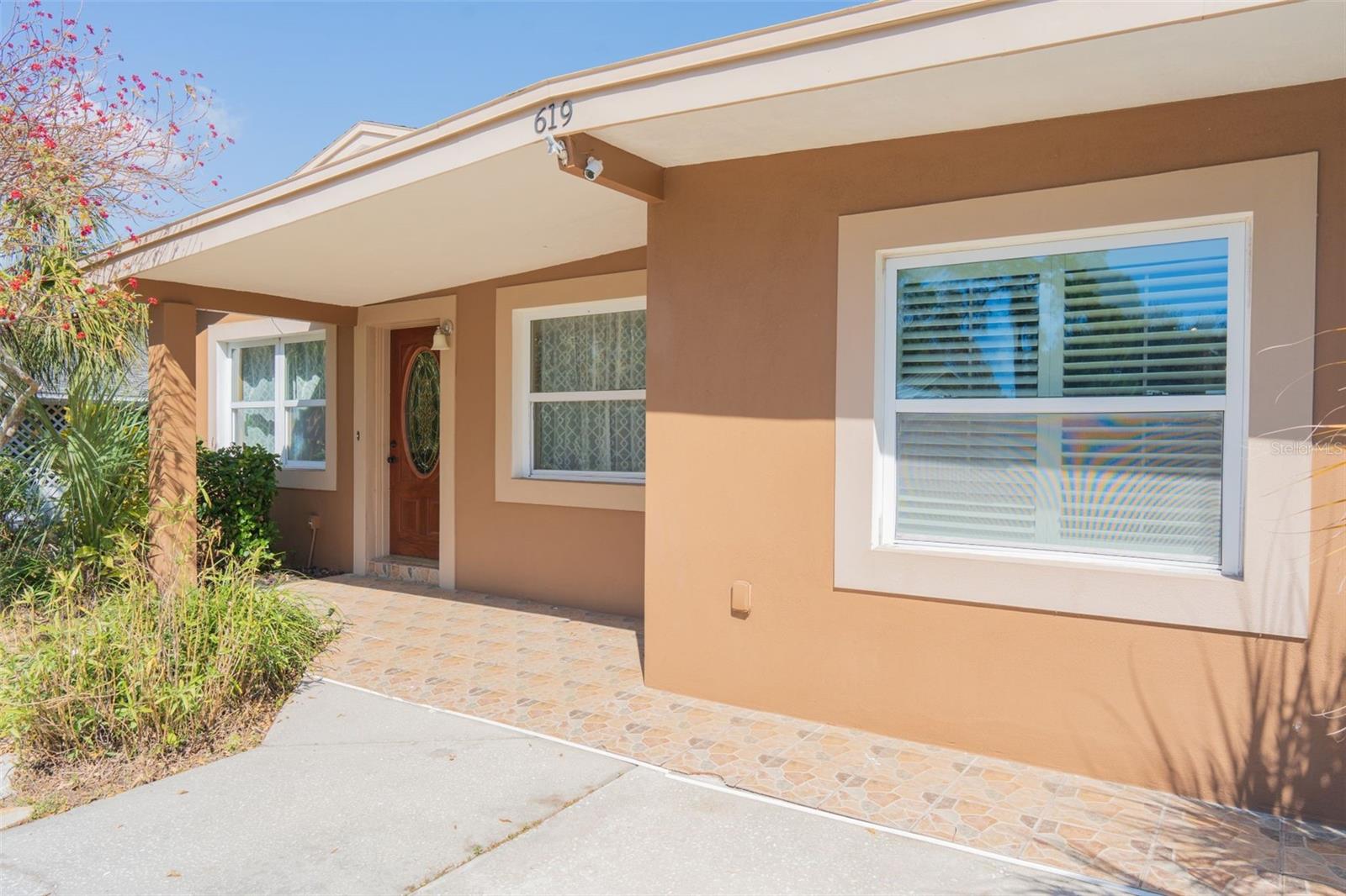 Image 3 of 40 For 619 Garland Street N