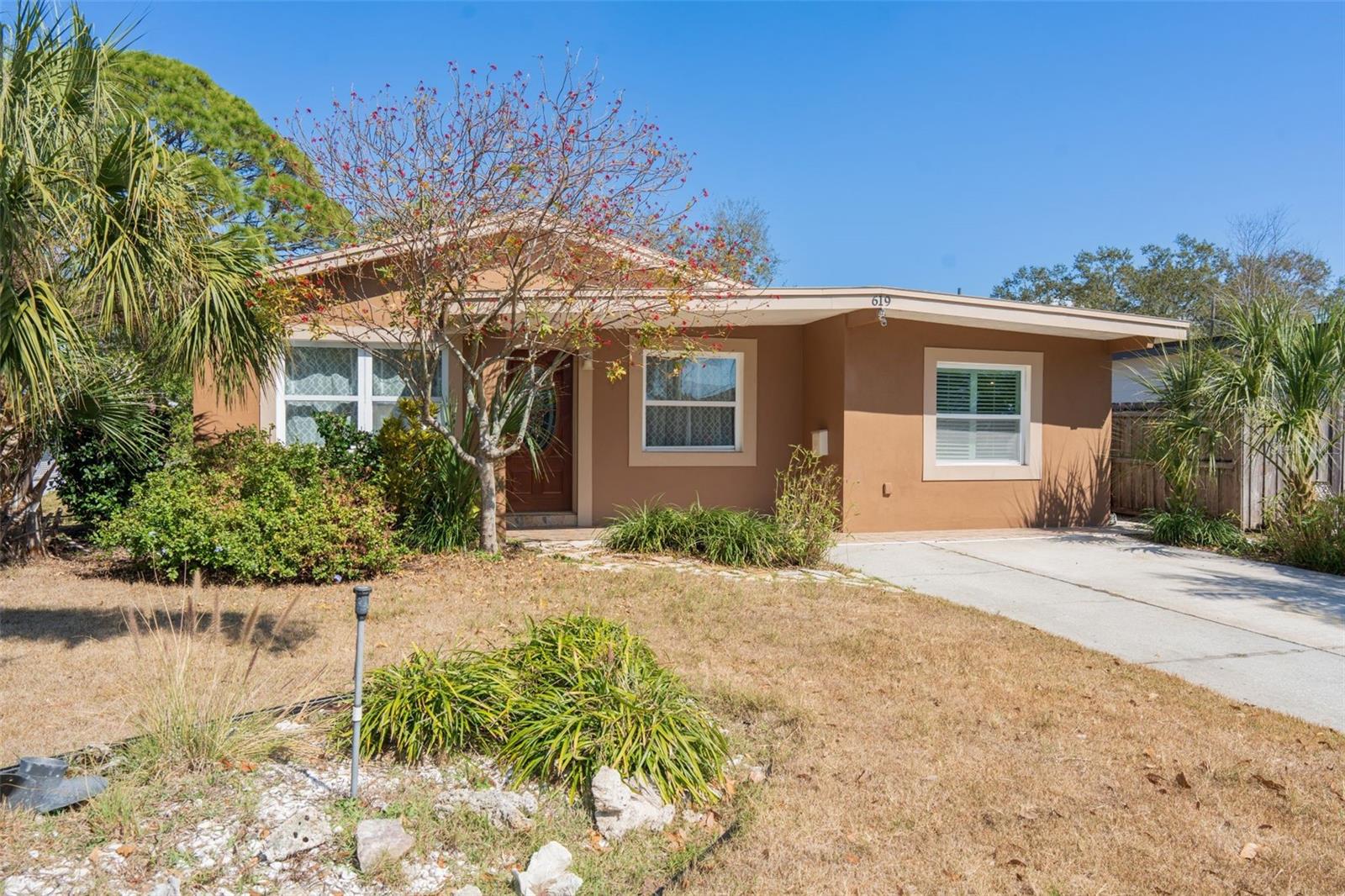 Image 4 of 40 For 619 Garland Street N