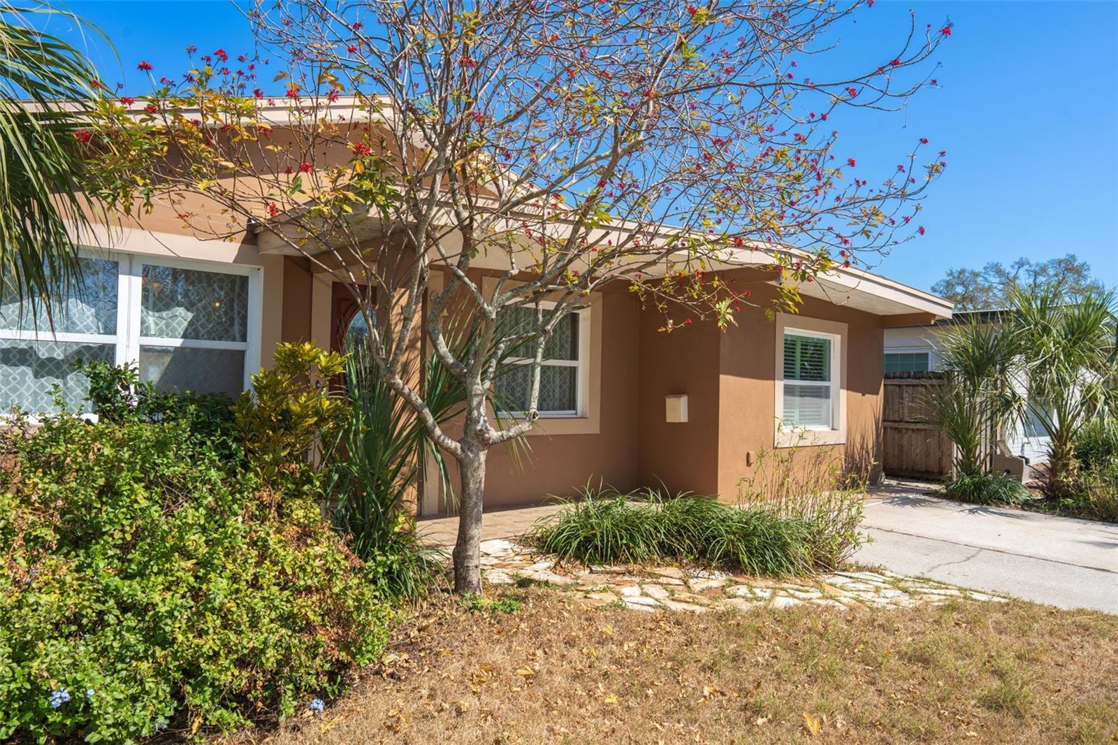 Image 5 of 40 For 619 Garland Street N