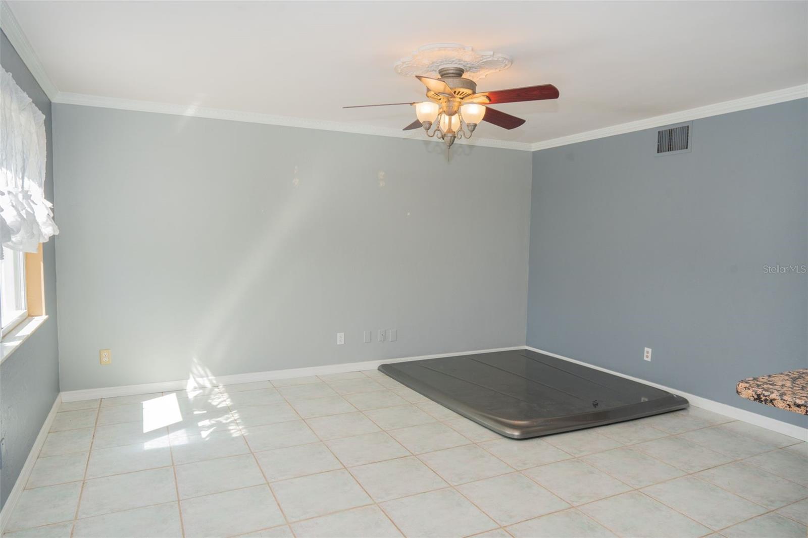 Image 7 of 40 For 619 Garland Street N