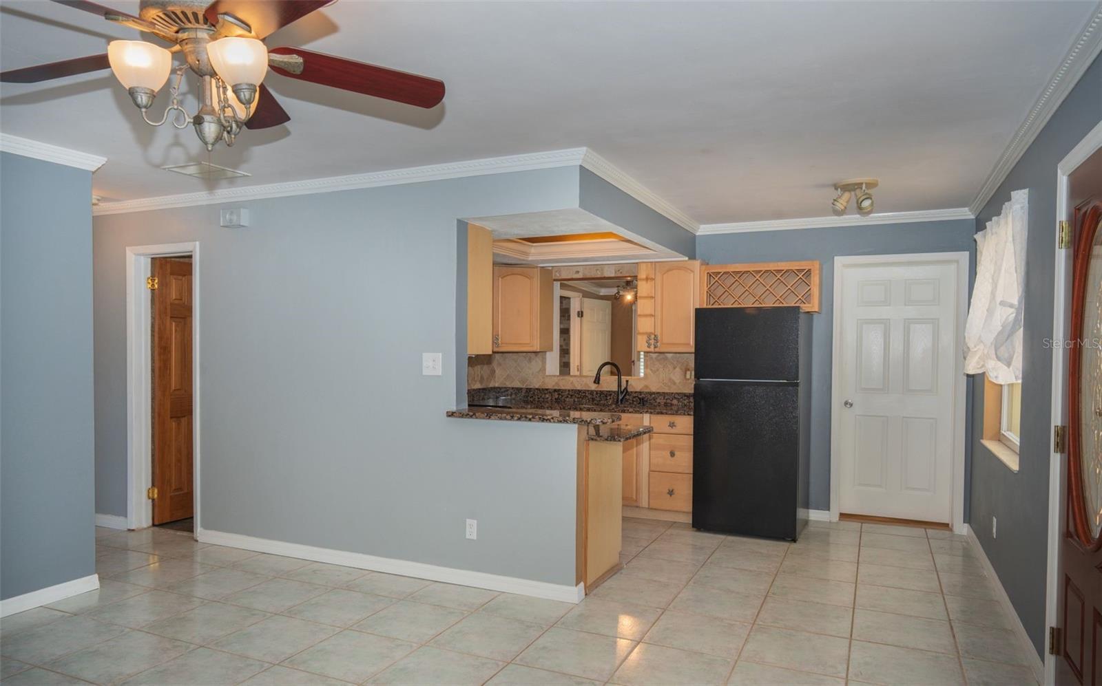 Image 9 of 40 For 619 Garland Street N