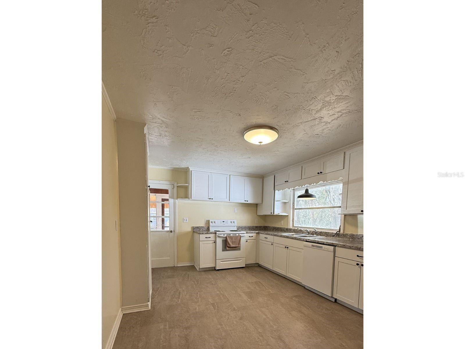 Image 9 of 32 For 13725 10th Street