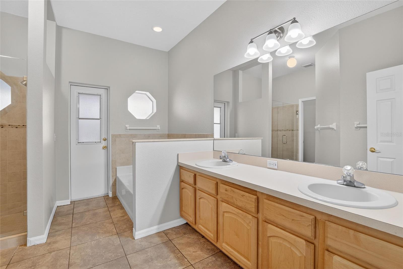 Image 11 of 45 For 11304 Balm Riverview Road