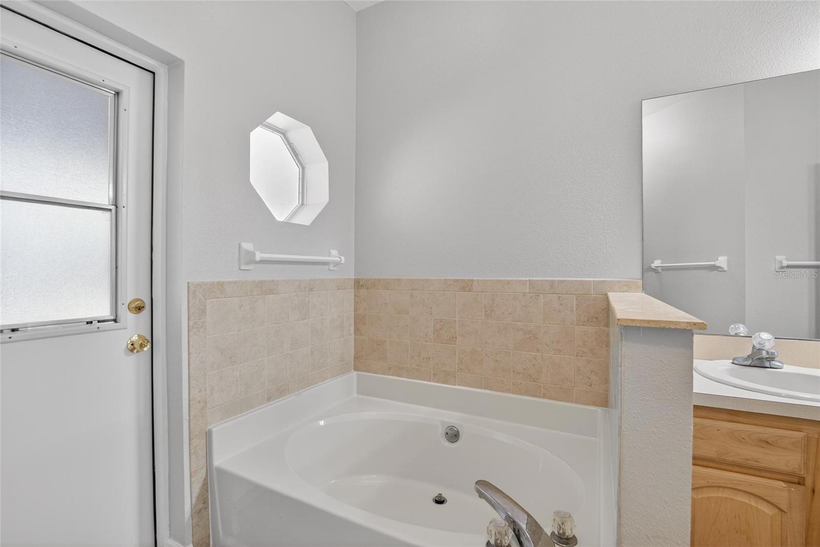 Image 12 of 45 For 11304 Balm Riverview Road