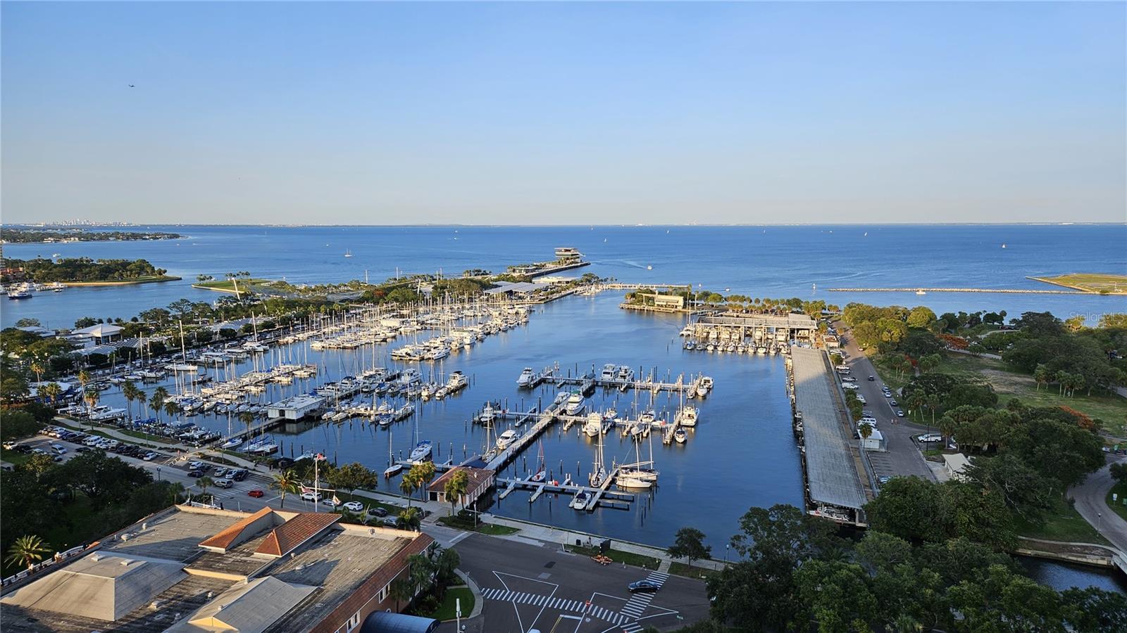 Listing photo id 11 for 1 Beach Drive Se 2003