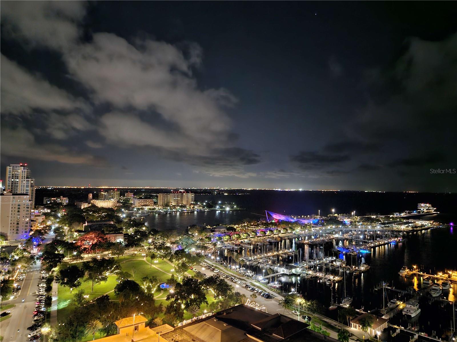 Listing photo id 14 for 1 Beach Drive Se 2003