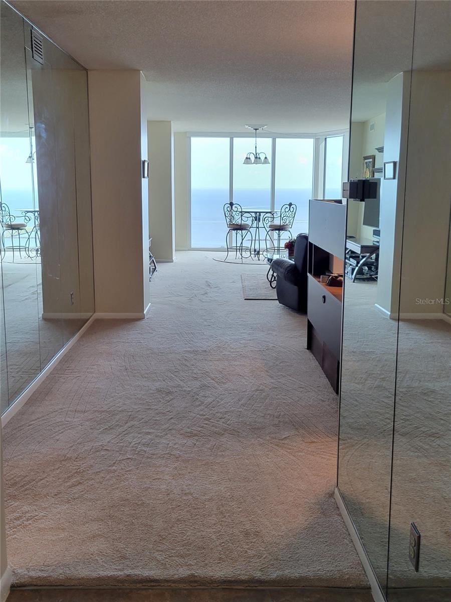 Listing photo id 6 for 1 Beach Drive Se 2003