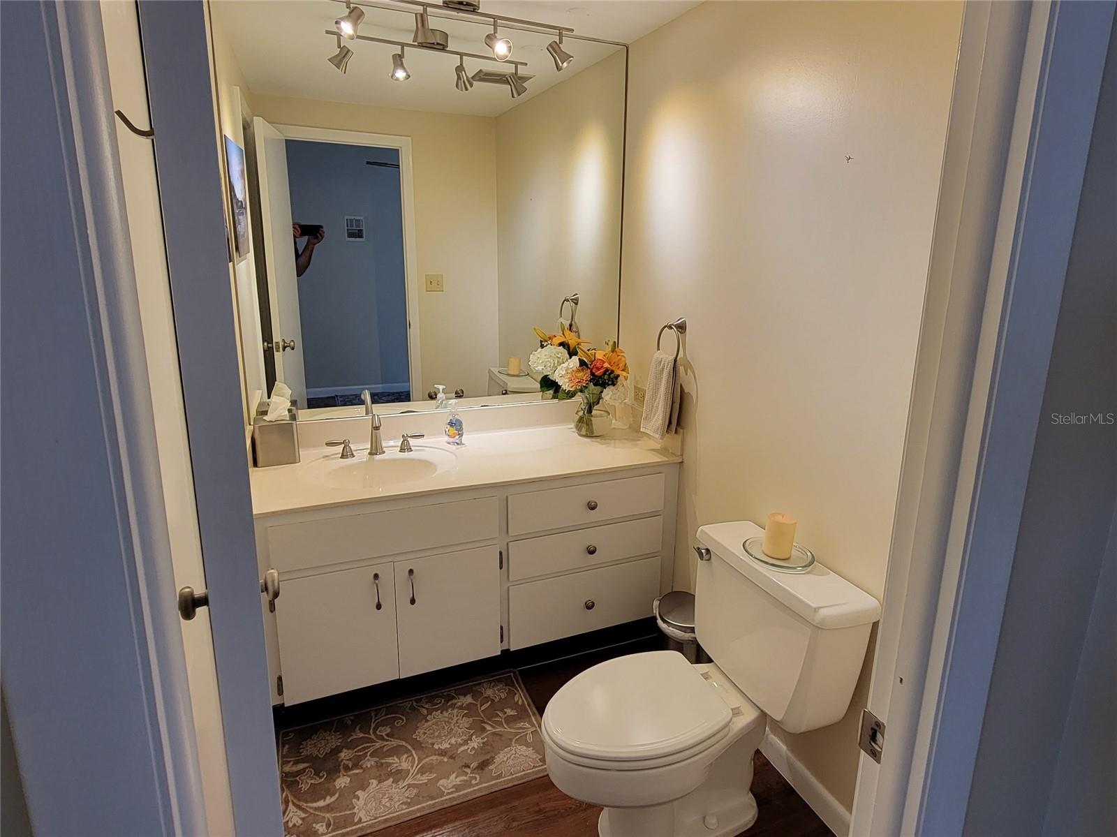 Listing photo id 7 for 1 Beach Drive Se 2003