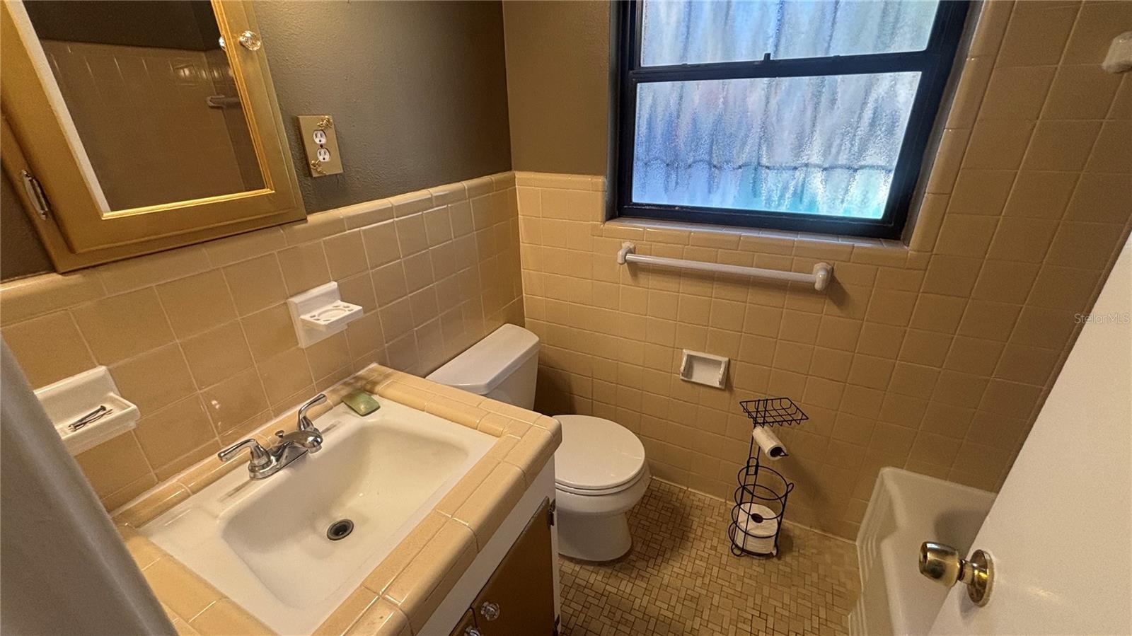 Image 13 of 25 For 2002 Robson Street