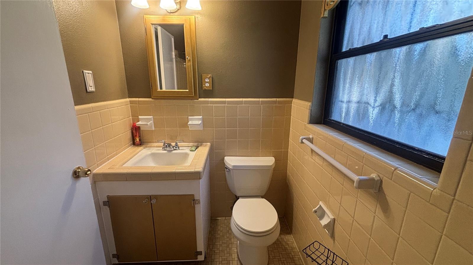 Image 14 of 25 For 2002 Robson Street